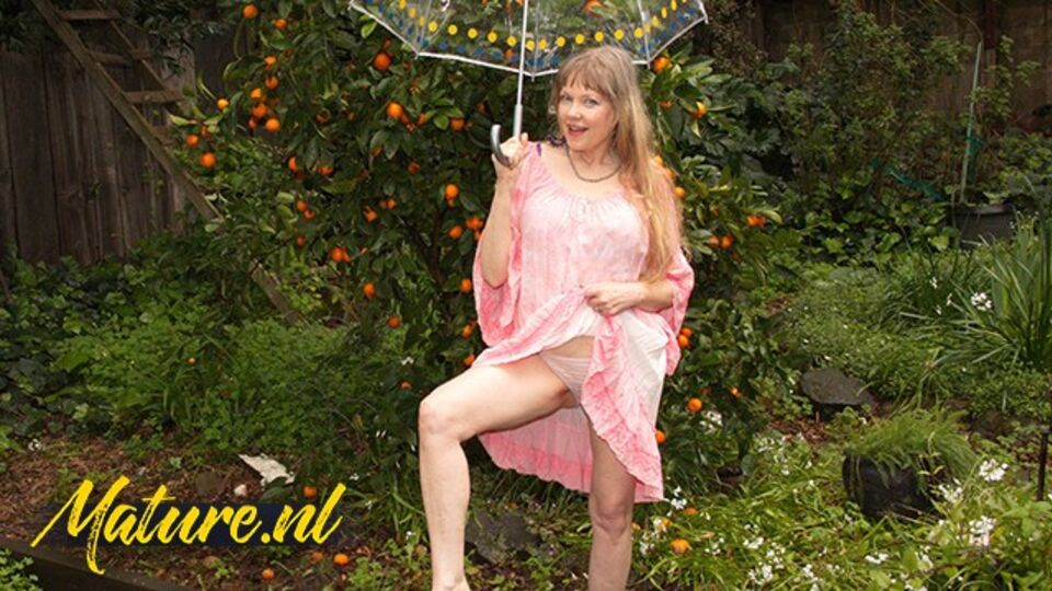 Pura zuccherina - video maturo - Mature NL Solo