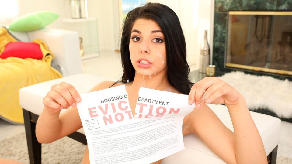 L'inaccessible  Gina Valentina en vedette dans séquence cheveux longs