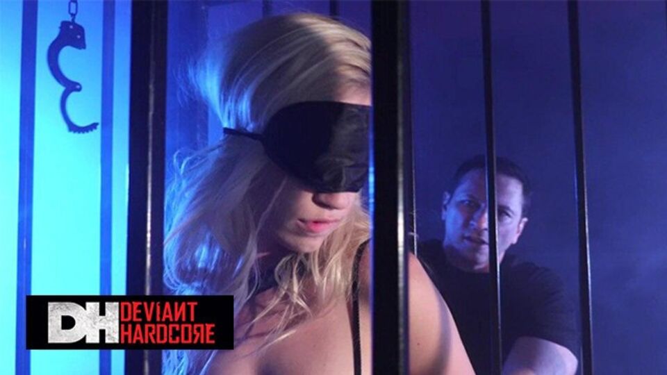 Pornographie de blonde avec l'amante Lyra Law de Deviant Hardcore