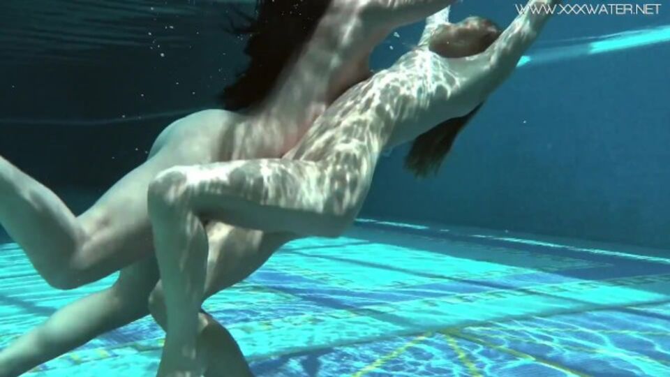 Film de star du porno avec l'aristocratique Jessica Lincoln et Lindsey Cruz de Underwater Show