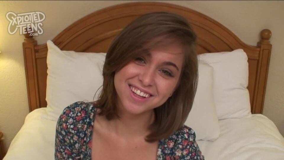 Riley Reid dans clip petits seins de Exxx Teens