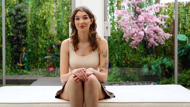 कामोत्तेजित  Bea में अभिनय किया बाजूक चुदाई दृश्य