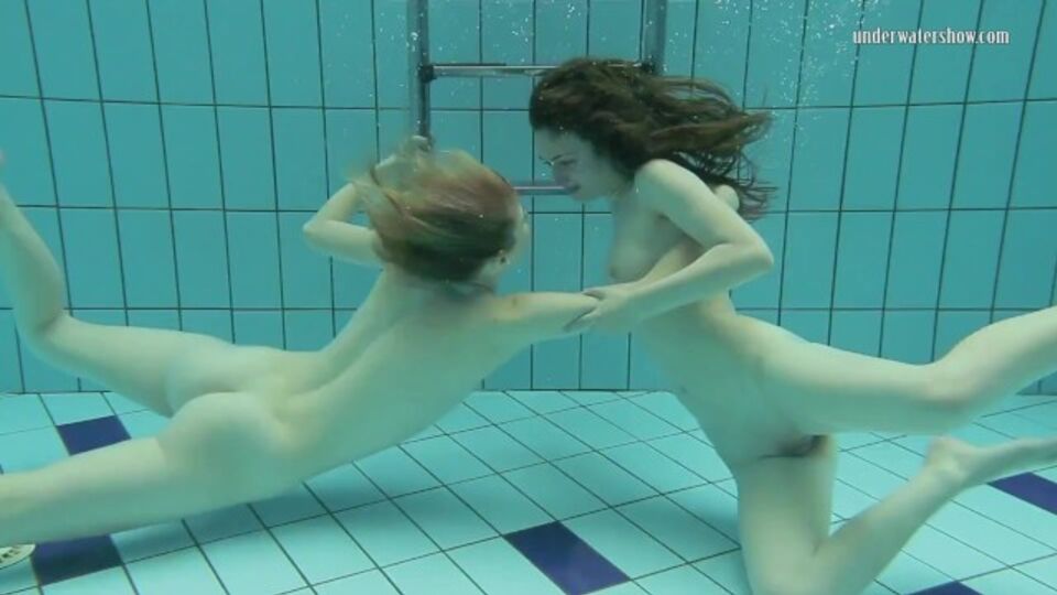 Nastya en vídeo de tetas grandes de Underwater Show