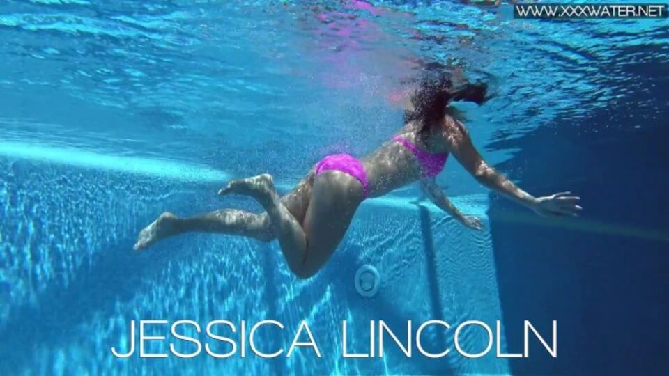 La sculpturale Jessica Lincoln et Jessica - sexe petite-amie - Underwater Show