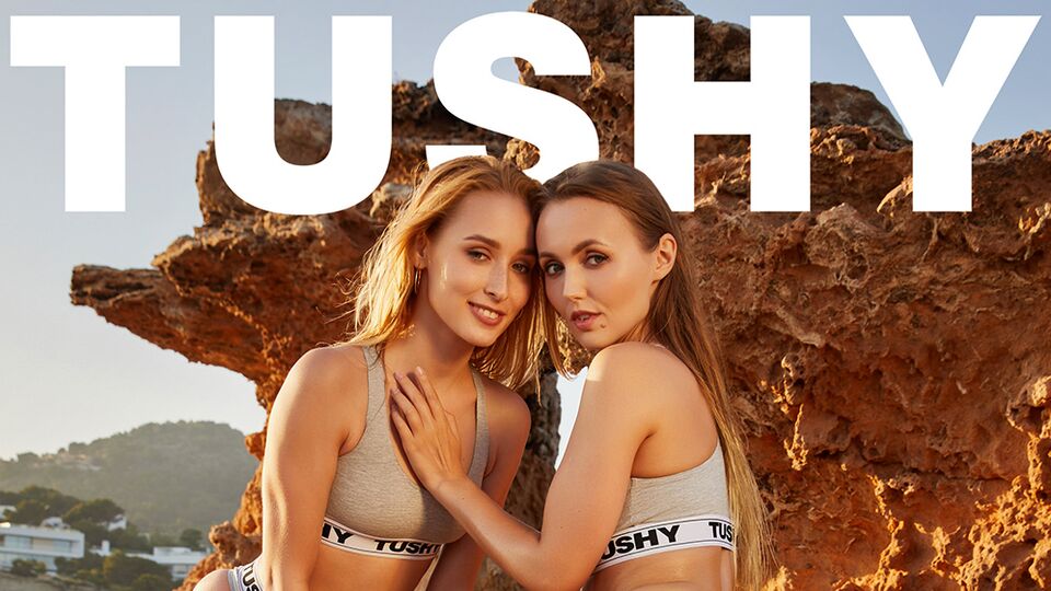 De quatro safado com magnífica Kelly Collins e Sia Siberia do Tushy