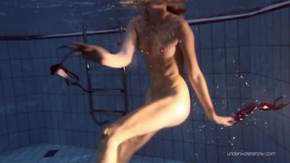 Underwater Show - sexy tits movie