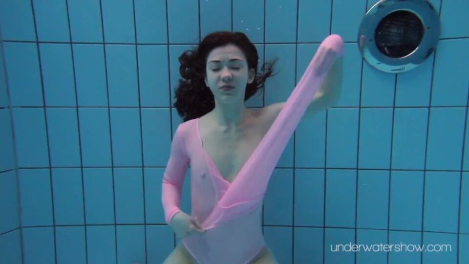 Sgualdrina in sesso tatuaggio di Underwater Show