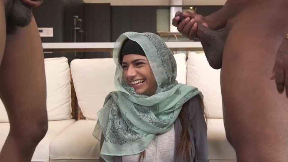 Mia Khalifa apresenta hijabe clipe da Rico Strong e Charlie Mac