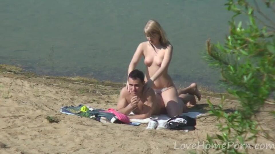 Biscottina in film spiaggia di Love Home Porn