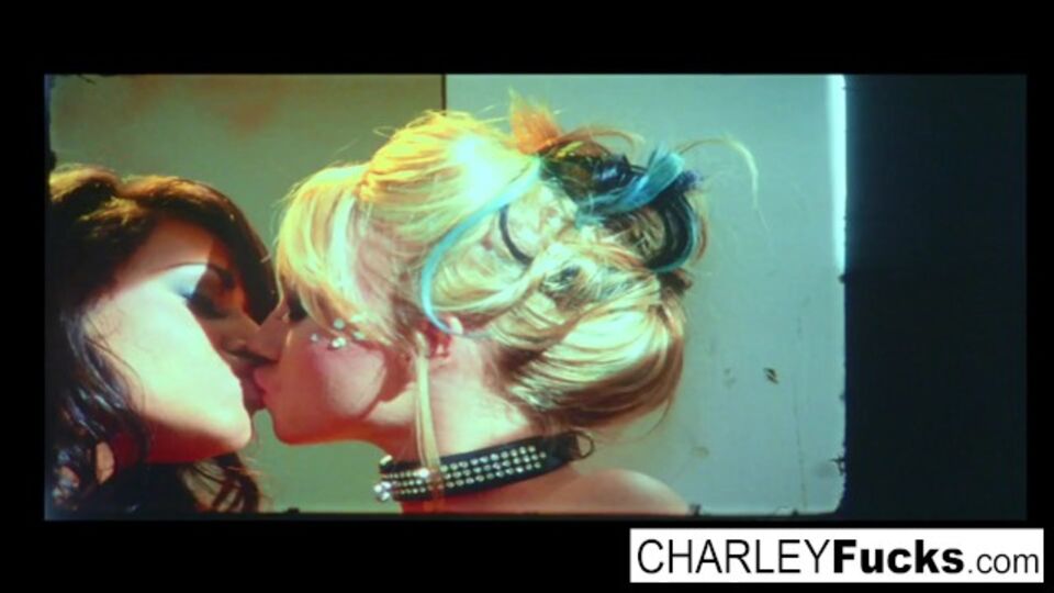 Tetas grandes clipe da habilidosa  Charley e Madison