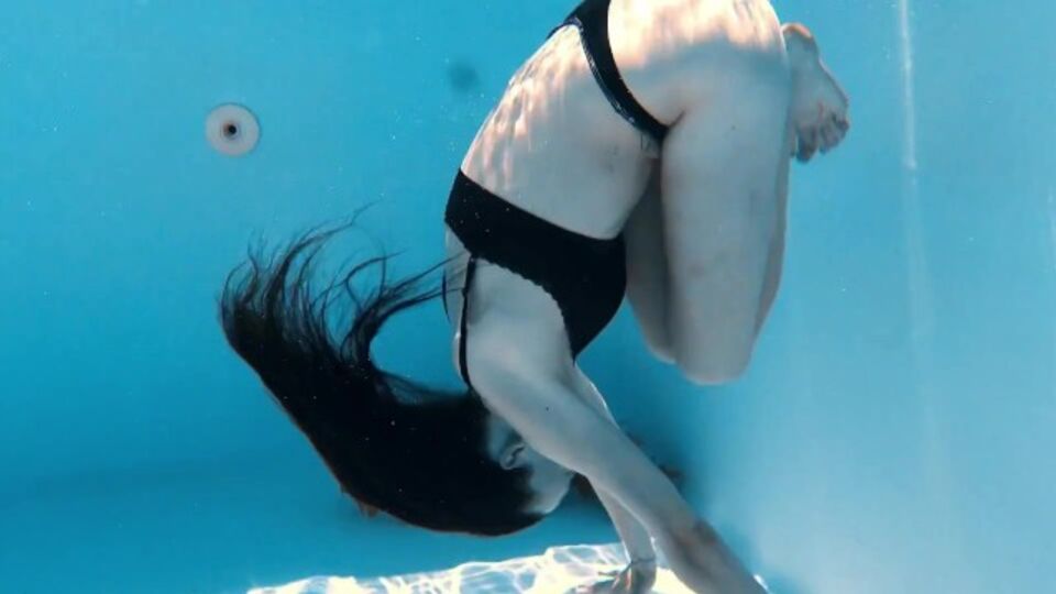 La inigualable preciosura - xxx de jovencitas - Underwater Show