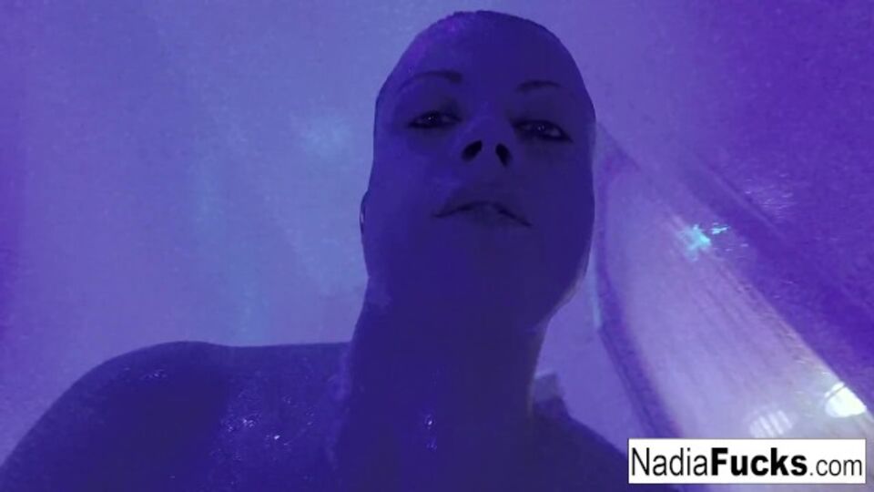 Film masturbation de la fragile Nadia 