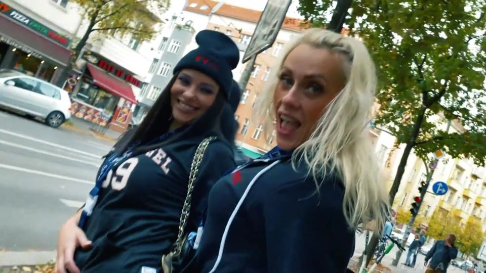 Proxy Paige präsentiert Alysa Gap und Jolee Love's Blondine Porno