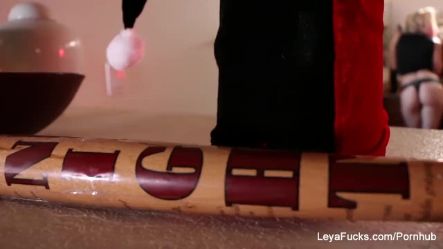 PUBA presenta oscenità cosplay con Leya Falcon