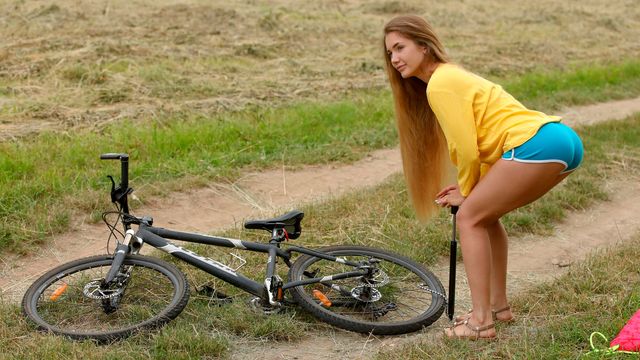 Pretty hot slim teen Mary Rock fucks with her bf in the forest