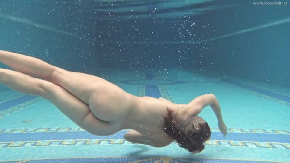 Escort dans pornographie hd de Underwater Show