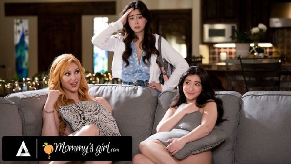 Mommy's Girl presenta filmato grandi poppe naturali con Lauren Phillips e Jane Wilde