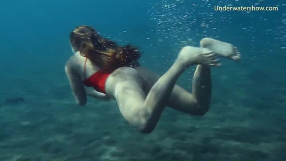 Giovincella in trailer fetish di Underwater Show