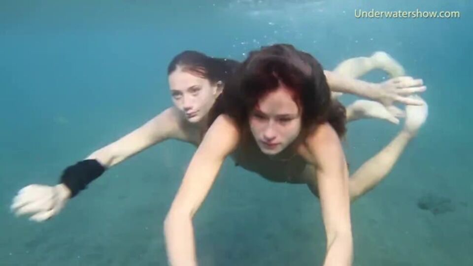 Adolescente in azione fetish di Underwater Show