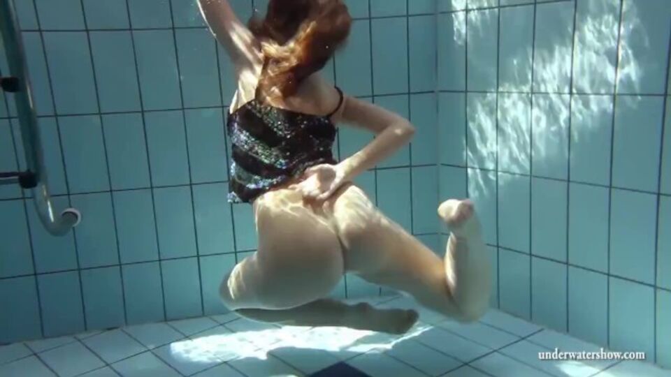 Magnetic Zuzanna's shower video