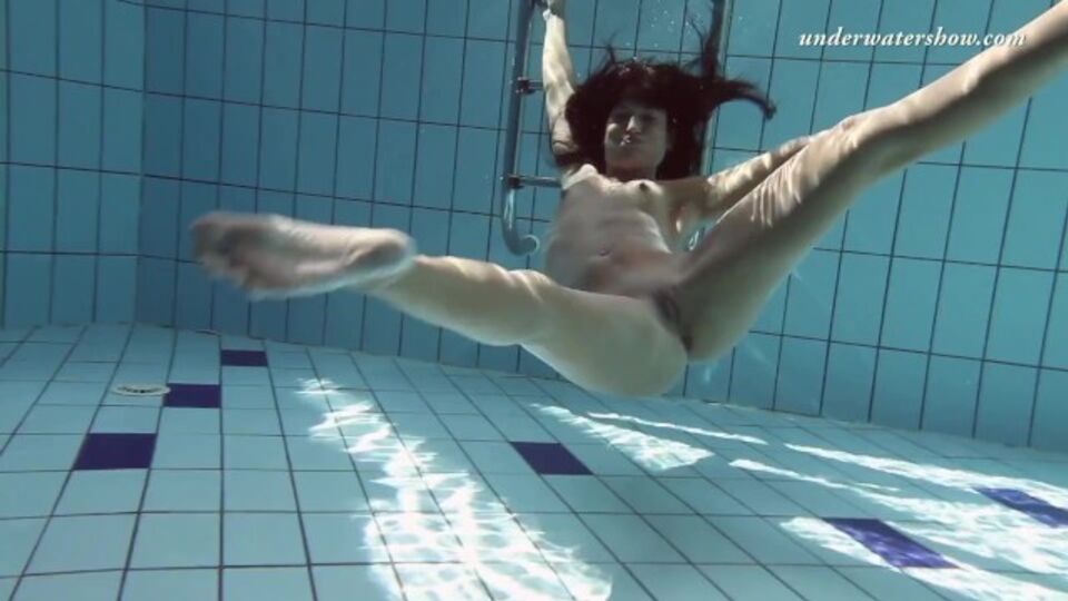 Underwater Show - small tits movie