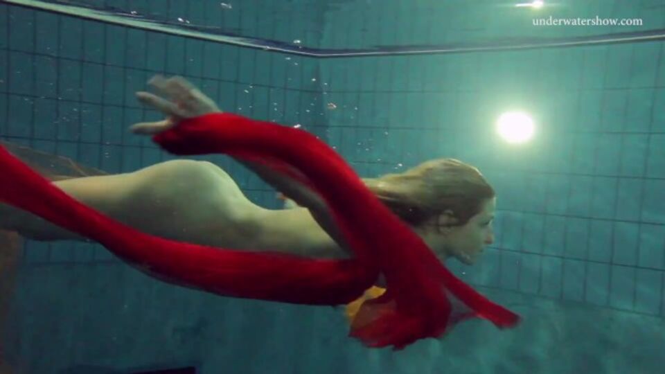 Liebesdame in Blondine Film von Underwater Show