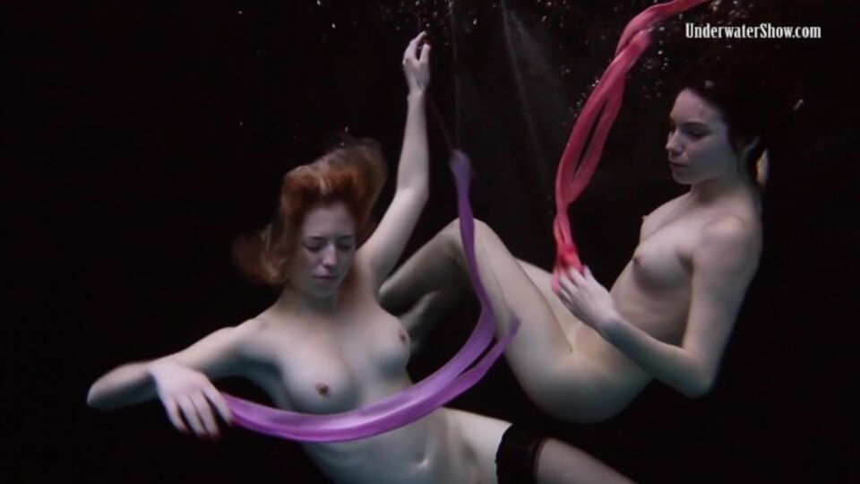 Dusche Porno mit sündiger Nymphe von Underwater Show