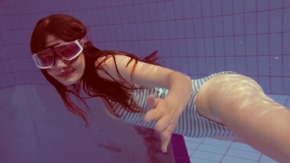 Baby doll's brunette clip by Underwater Show