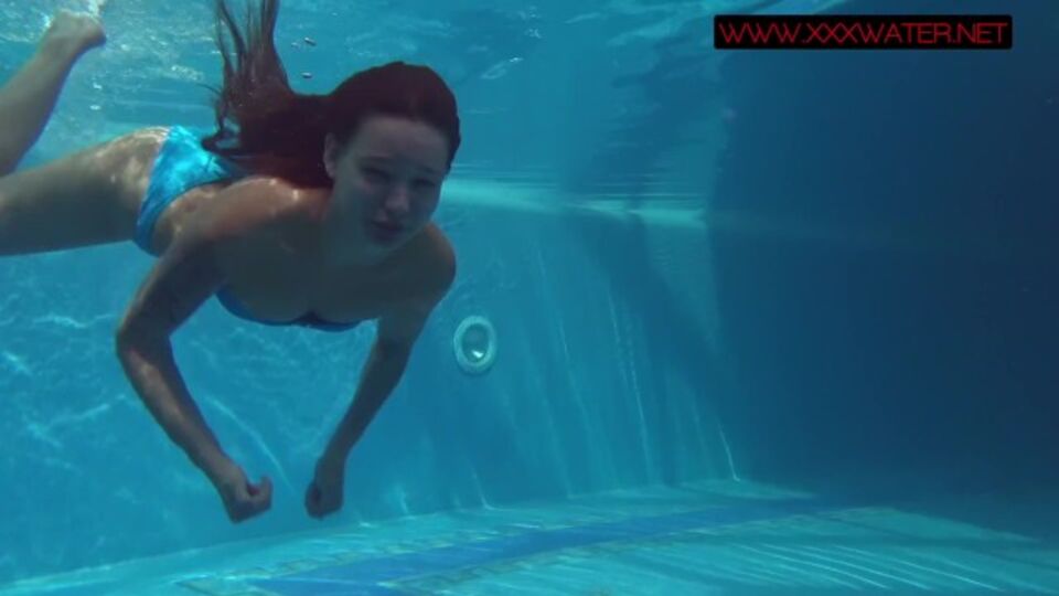 Porno de piscine avec la merveilleuse Mia Ferrara de Underwater Show