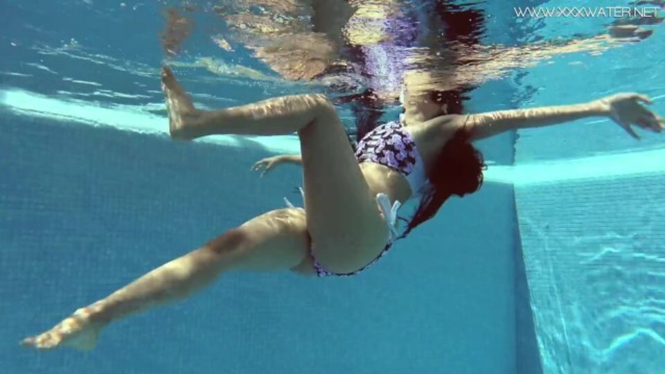 Bendy Andreina Deluxe - pool movie - Underwater Show