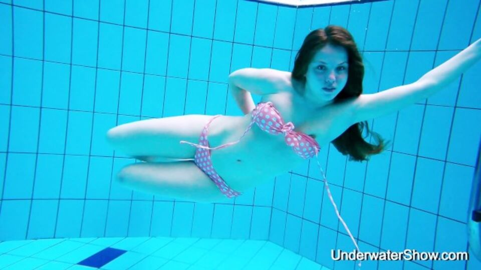 Magnifica cortigiana - sesso nuoto - Underwater Show