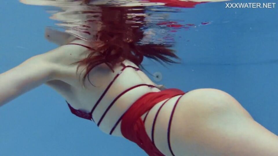 La salope Marfa - sexe cul rond - Underwater Show