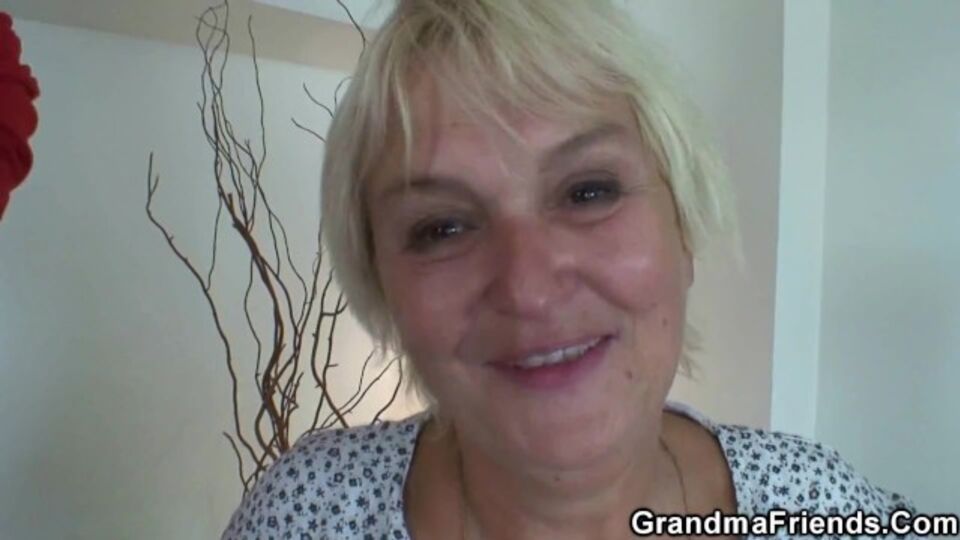 La sournoise porn star - scène réalité - Grandma Friends