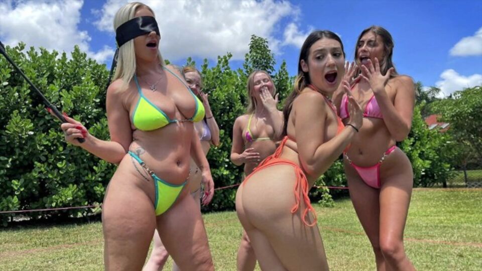 Escena de bikini protagonizado por la guapa Natalia Queen y Selina Bentz