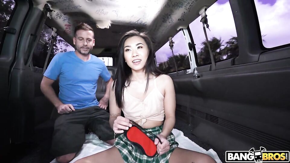 Bang Bus presenta película con las asiática de Kimmy Kimm