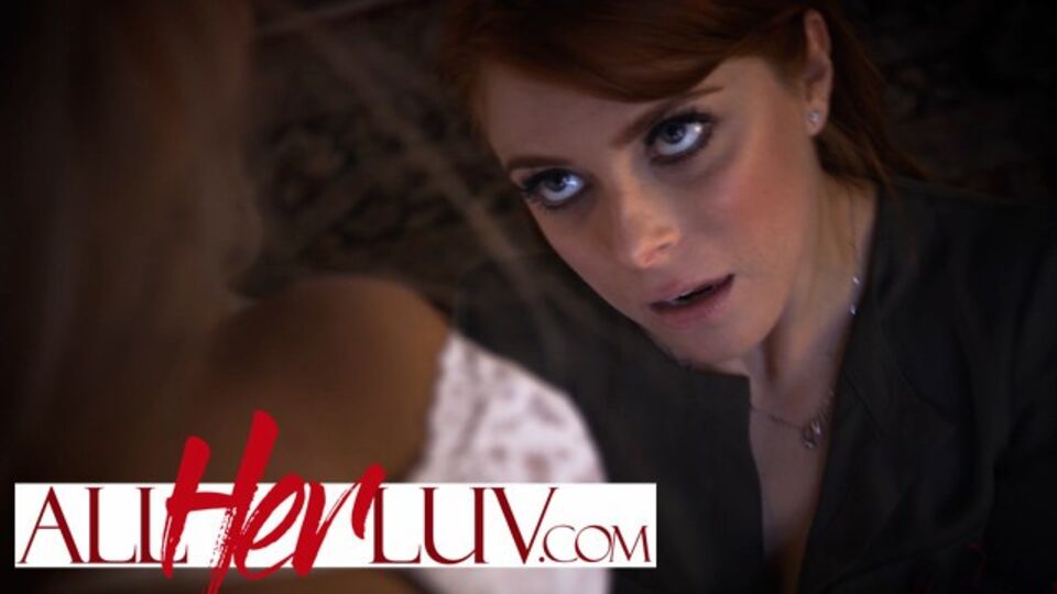 Natasha Nice et Penny Pax dans porno fille rousse de All Her Luv