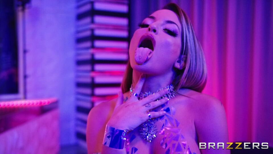 Aprazível  Kissa Sins - oral sexo - Big Wet Butts