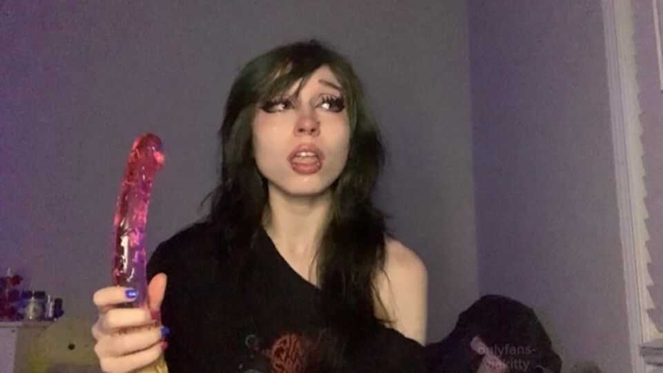 Via's dildo pussy sex
