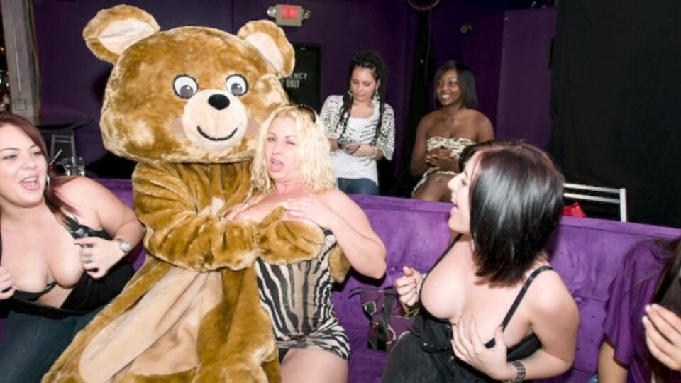 La habilidosa July Jones - contenido de hd - Dancing Bear