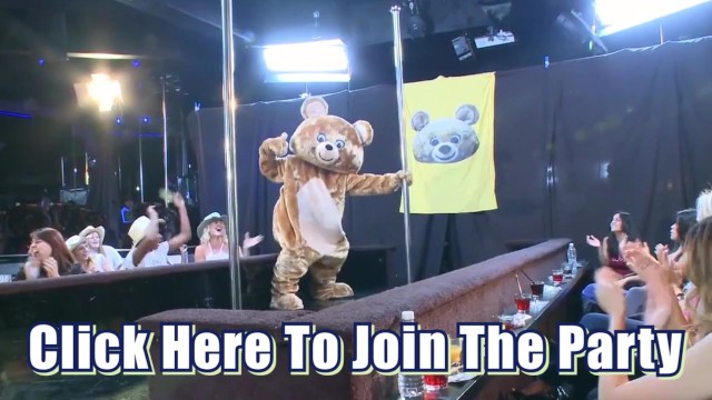 Werbende in Milf Sex von Dancing Bear