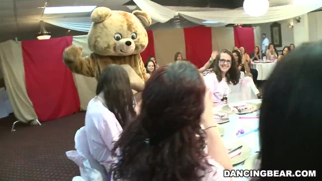 Dancing Bear - film striptease