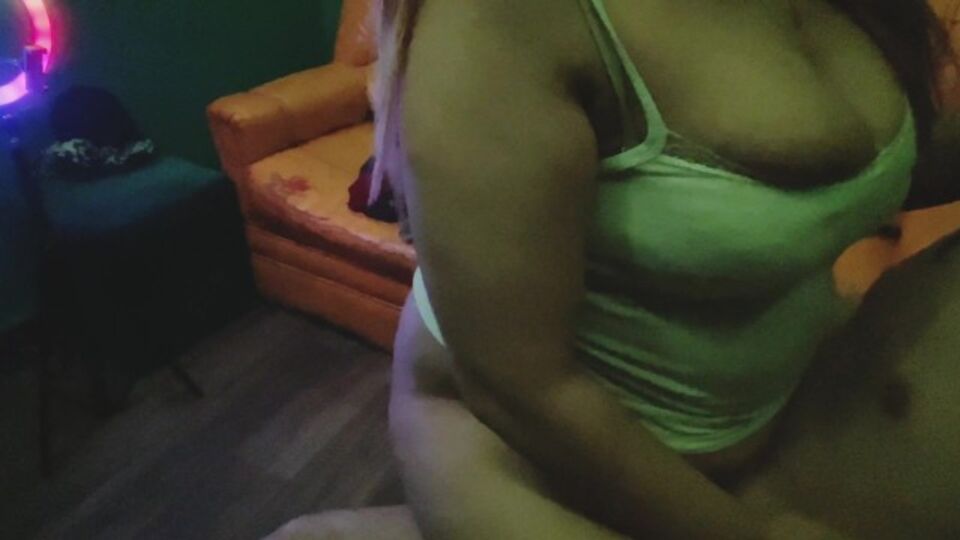 La jovial Tangawiaskhona en escena de amateur