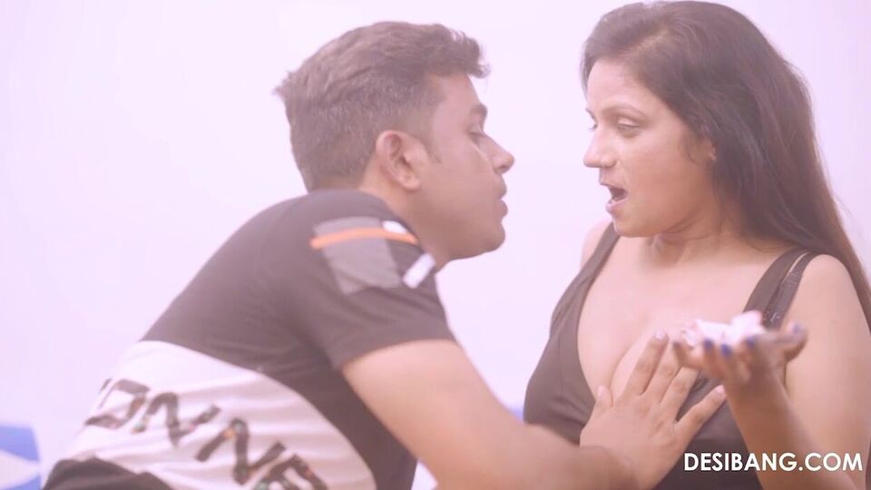 Desi Bang presenta contenido con las morena de Noname