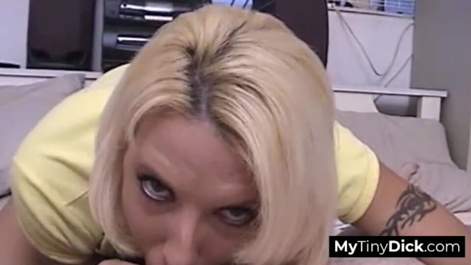 Desirable baby doll's amateur small dick action