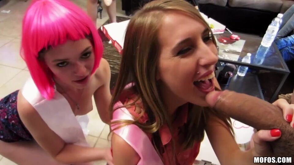 Vídeo de la disponible Molly de culo grande 