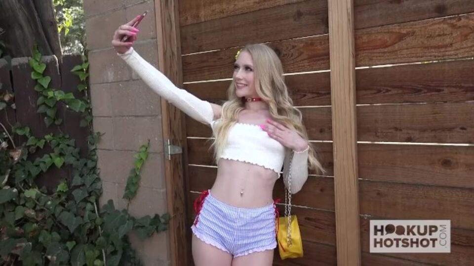 Watch dazzling Emma Starletto's scene
