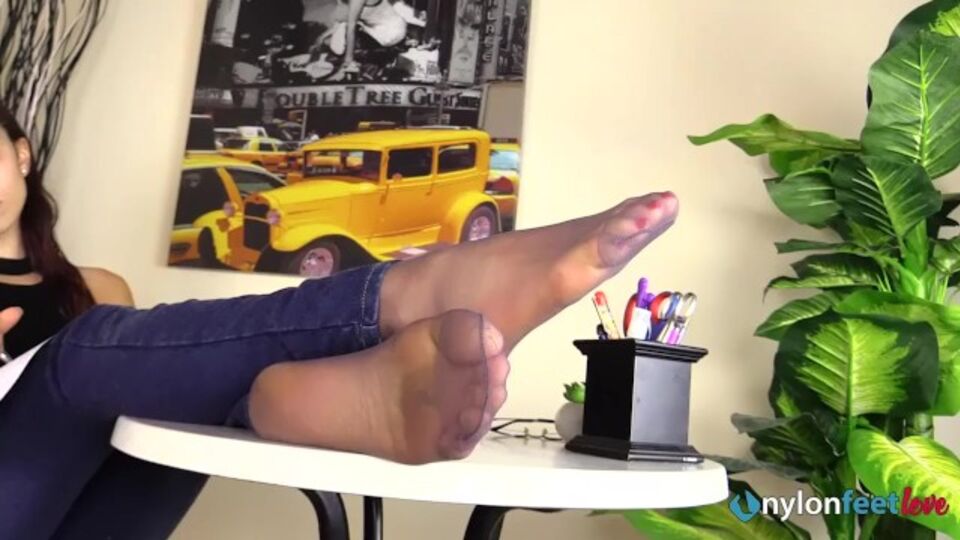 Provocative sweetheart's nylonfeetlove clip