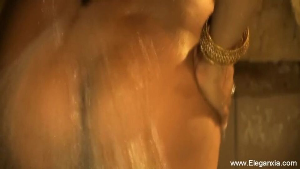 Femme fatale model's sensual dirt