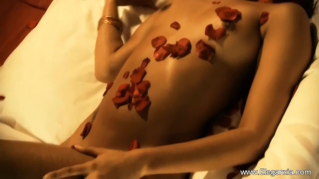 Eleganxia - Brünette XXX