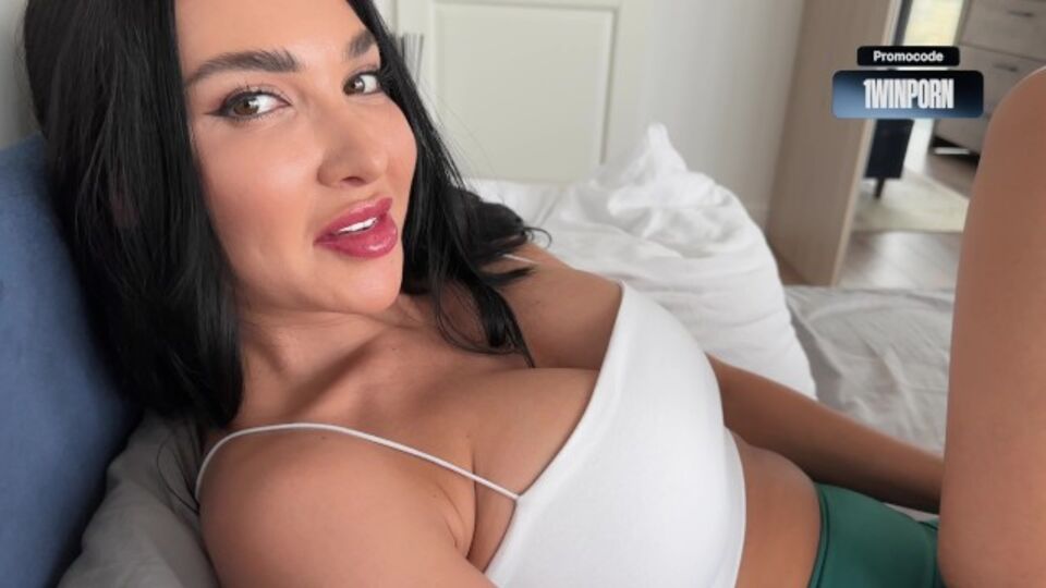 Melanie Queen's reverse cowgirl dirt by Verified Amateurs